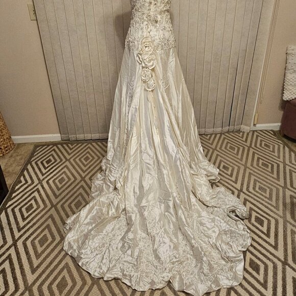 Stephen Yearick Ivory Strapless Wedding Dress 6 - Picture 3 of 12